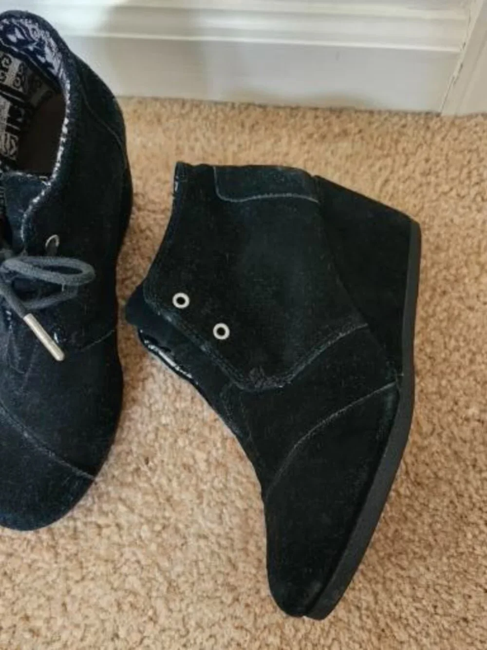 Toms Boots Womens 6.5 Desert Wedge Heels Ankle Booties 380515 Black Suede Tie